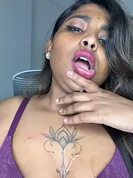OpposedLoom live cam on StripChat