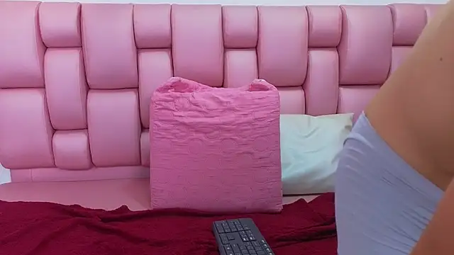 Vaiolet_and_Hans live sex cam