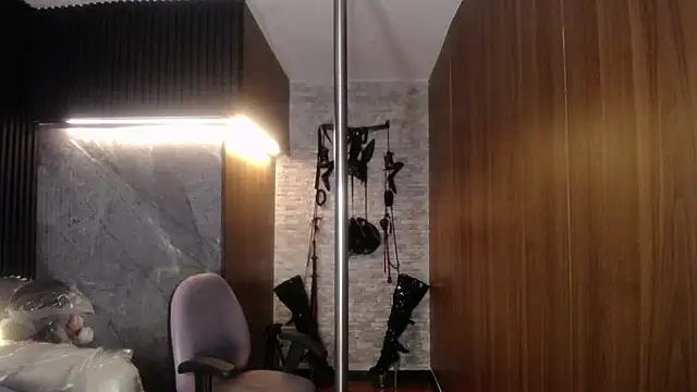 Kristen_1_ live cam on StripChat