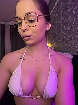 Olivia_Noor live cam on StripChat