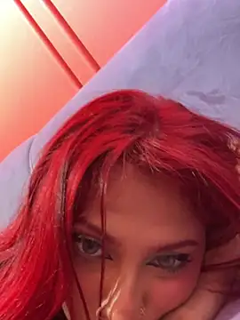 GiaRedd live cam on StripChat