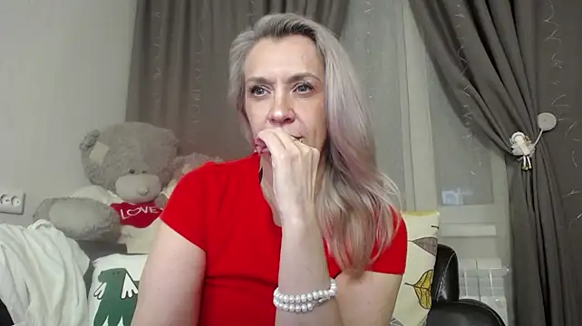 Alessandra92 live cam on StripChat