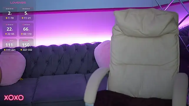 YourLolaBunny live cam on StripChat