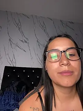 Val12777 live cam on StripChat