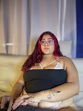CherryViolet live cam on StripChat