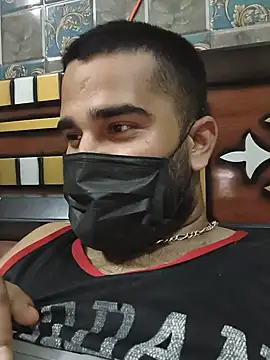 BeardKingoBack live cam on StripChat