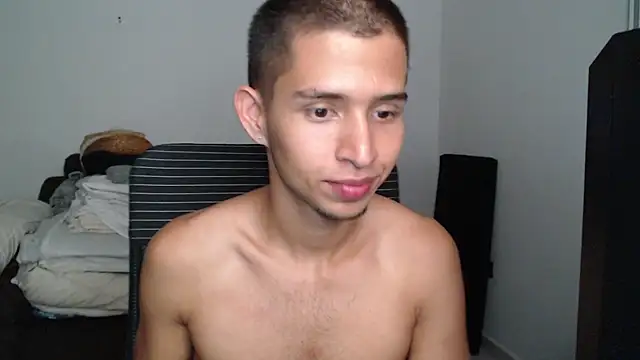 harold_18_ live cam on StripChat