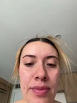 valery_mora live cam on StripChat