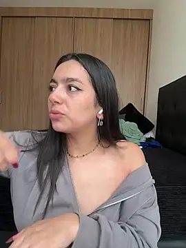 Nicollemays live cam on StripChat