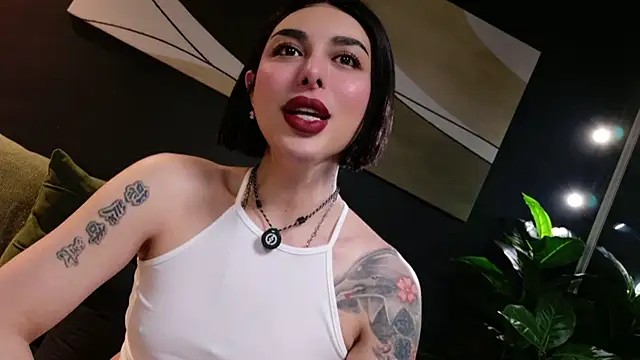 LetisiaRocks live sex cam