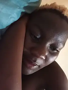 CUTE-LEYLAH live sex cam