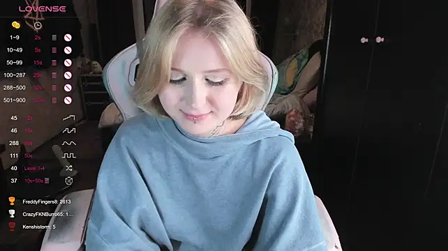 little_grinch666 live cam on StripChat
