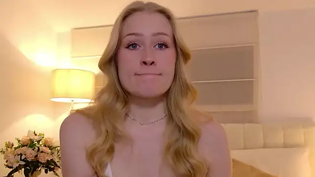 JuliaJaee live cam on StripChat