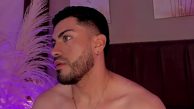 Alexander_Diazz live cam on StripChat