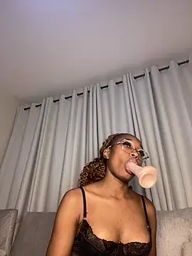 pinky_aura22 live cam on StripChat