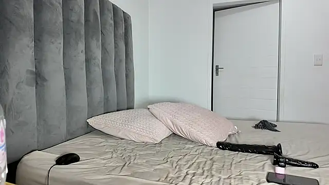 BedroomBullyX5 live sex cam