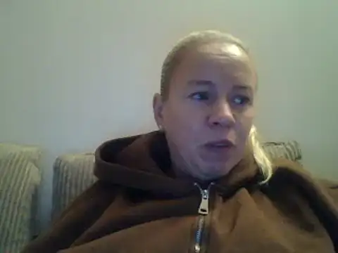 jennyblondeuk live cam on StripChat