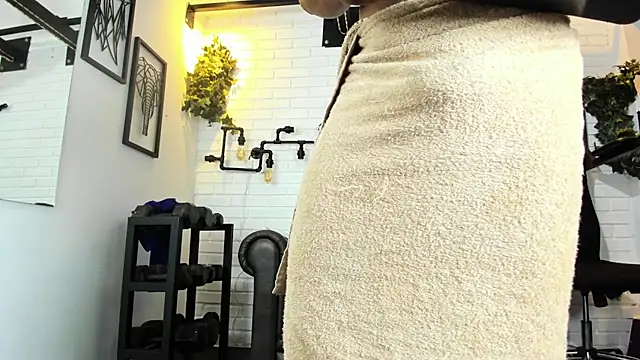 ItaloMoore live cam on StripChat
