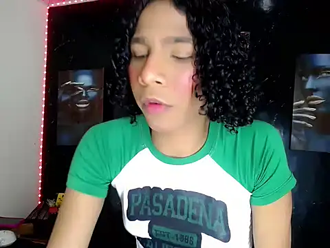 Brittany_Queen_ live cam on StripChat