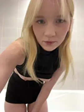 KoriMelon live sex cam