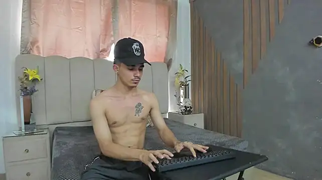 MaximumSteel_ live cam on StripChat