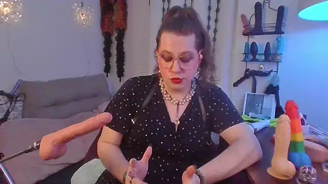 MxSissyCharlotte live cam on StripChat