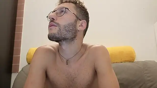 AmicisegretiITA live sex cam