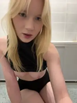 KoriMelon live sex cam