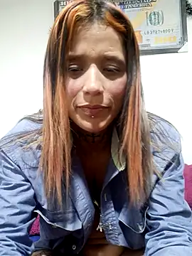 Lya_Ross19 live cam on StripChat