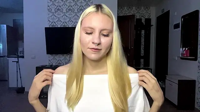 MildredGuckes live cam on StripChat