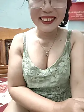 -Titihan- live cam on StripChat