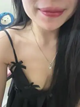 Lilyy_babyy live sex cam