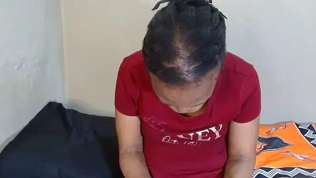 Ebonysweetcougar live cam on StripChat