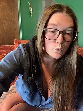 PussiesnCream_ live cam on StripChat