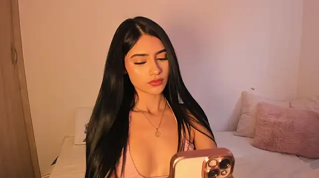 BellaaStorm live cam on StripChat