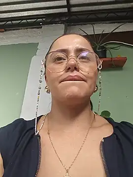 Luna_Rose1 live cam on StripChat
