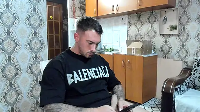 jonmusclemaster (M young) - t-shirt off and hard cock