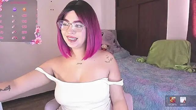 Honeey_Noir live cam on StripChat