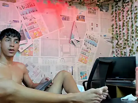 heiden_hot_ (M twink) - show cum one boy in public