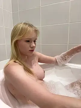 KoriMelon live sex cam