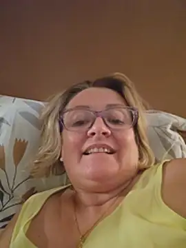 lady_charlyne live cam on StripChat