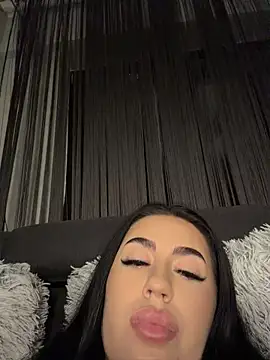 Andrestarr live cam on StripChat