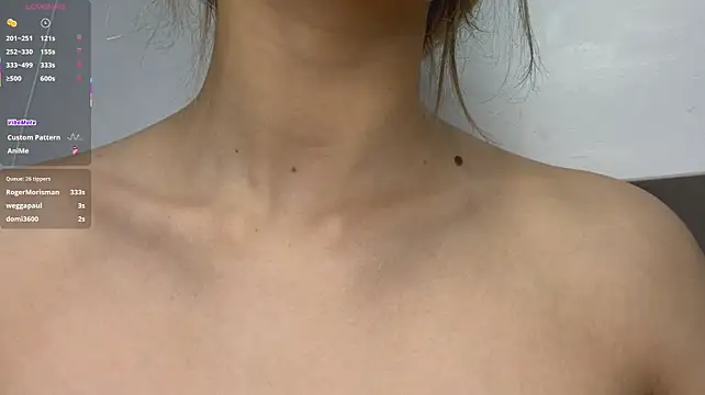 Carolini_i live cam on StripChat