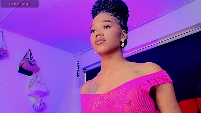 naomy__xx live cam on StripChat