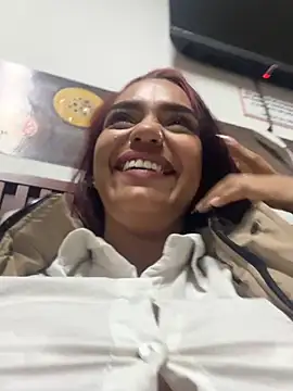 Sara-77 live sex cam