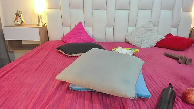 mask_red_girl (F milf) - RIDE A DILDO ANAL <3