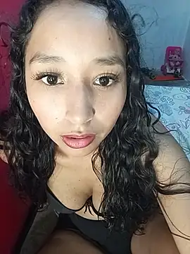 bella_chocolate live cam on StripChat