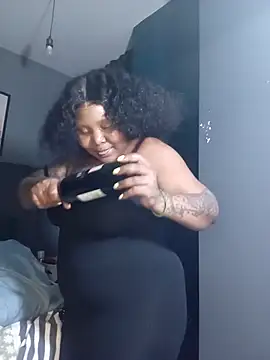 RealMsPEARLsEXY69 live cam on StripChat