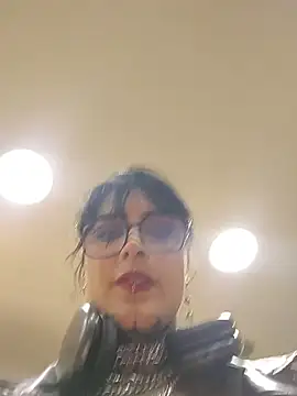 taaylor33 live cam on StripChat