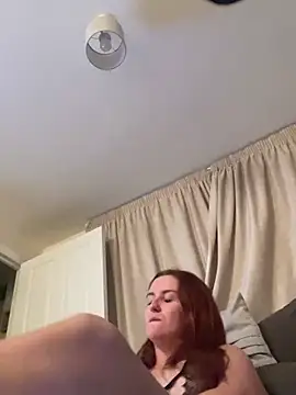PoppySlut6999 live cam on StripChat